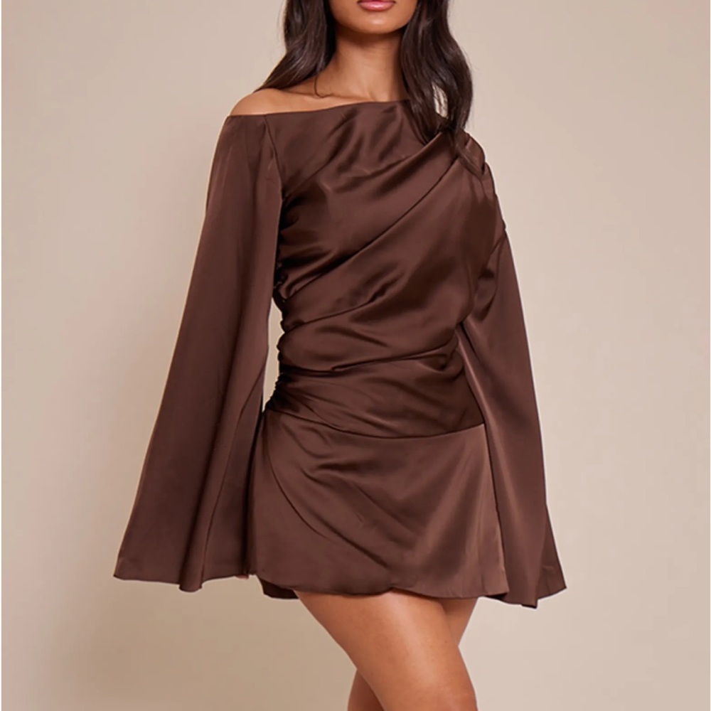 PLT PETITE OFF SHOULDER TAILORED WOVEN
MINI DRESS